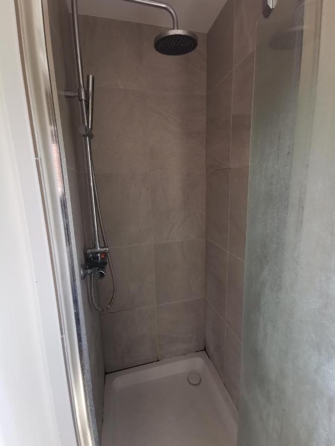 Big Private Room In Town Centre Eastleigh Exterior foto