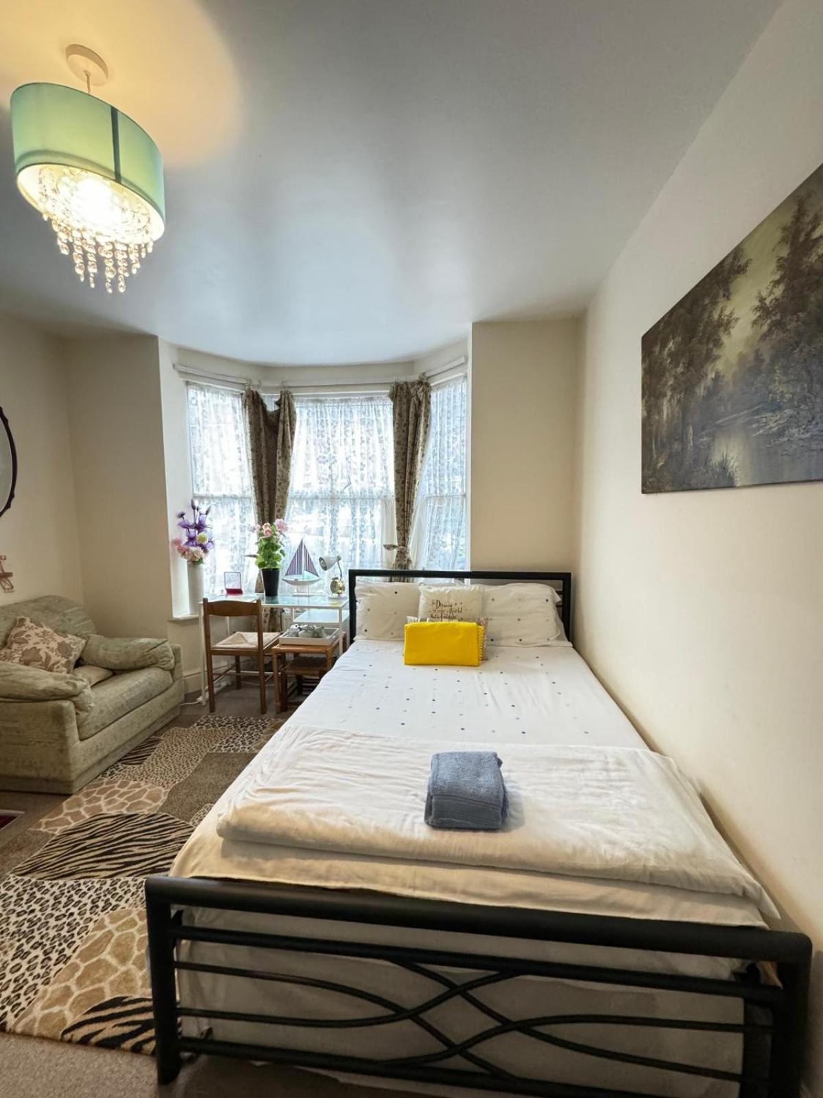 Big Private Room In Town Centre Eastleigh Exterior foto