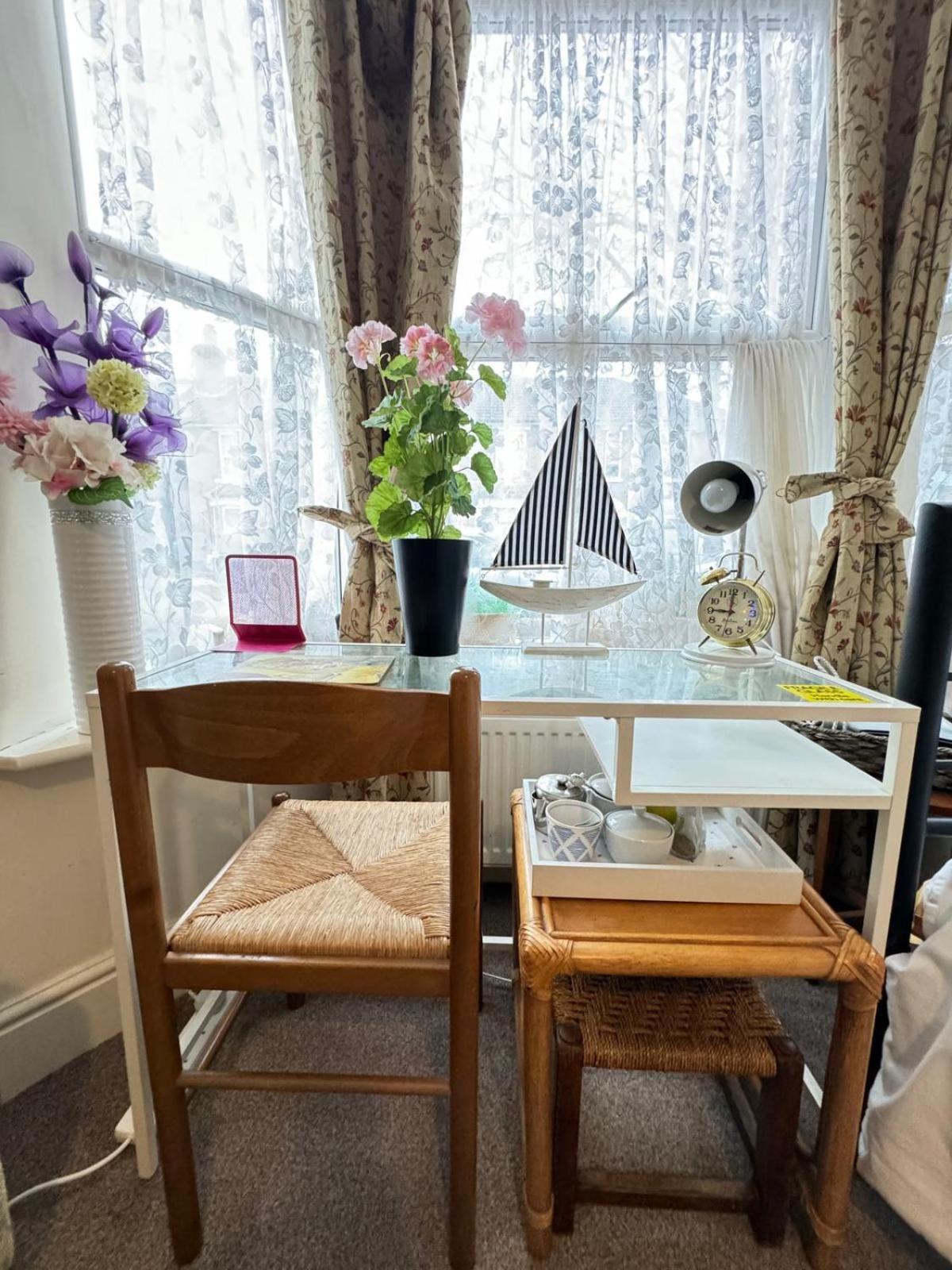 Big Private Room In Town Centre Eastleigh Exterior foto