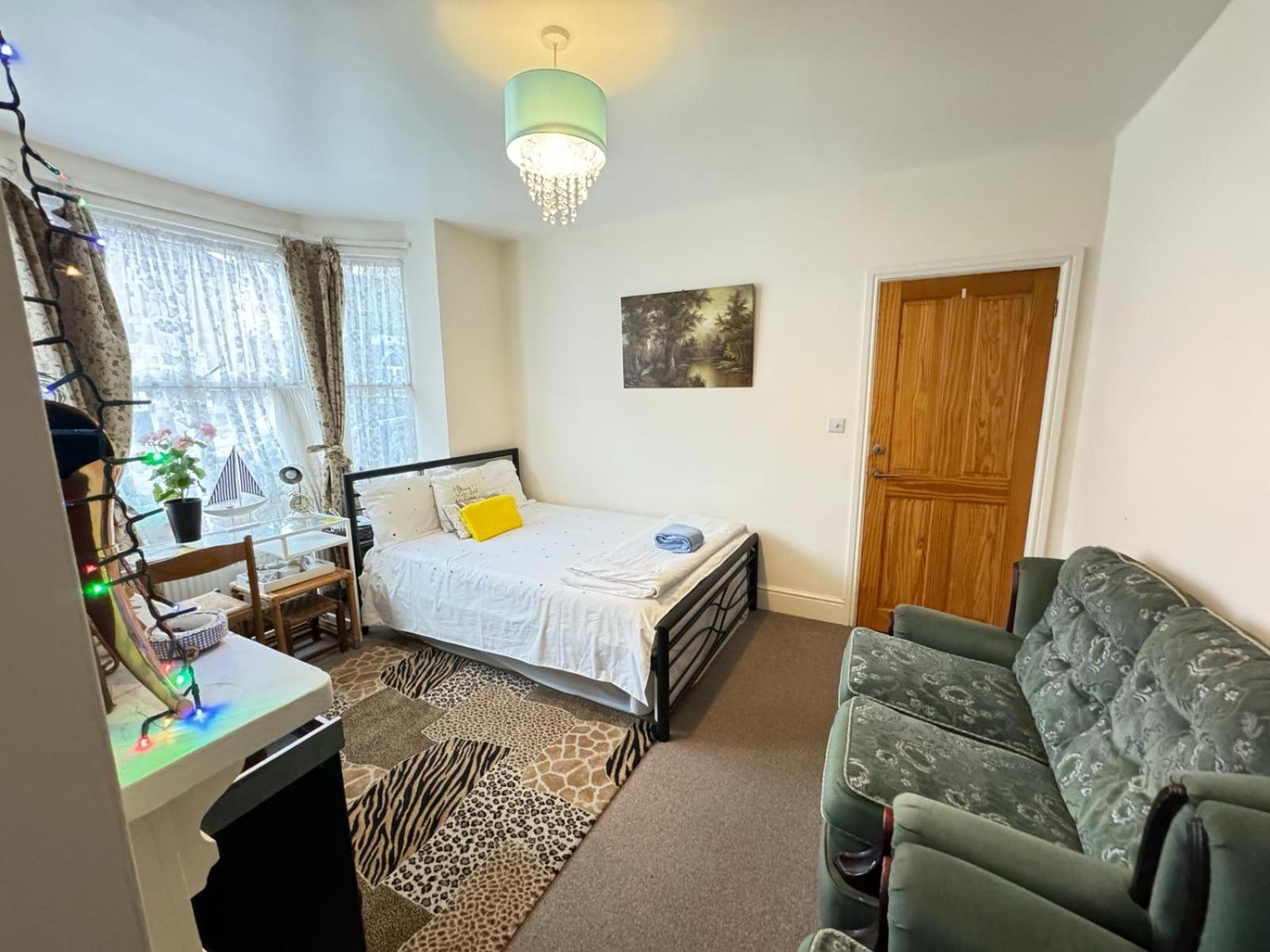 Big Private Room In Town Centre Eastleigh Exterior foto